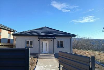 Casă cu 4 camere în Tomești - 1