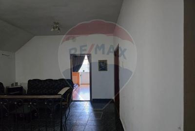 Apartament cu 4 camere de vanzare in zona Central - 2