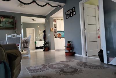 Casă cu 4 camere în Florești