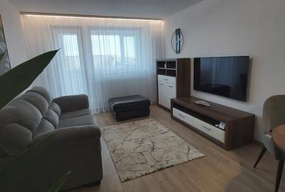 Închiriez 2 camere în Tomis Nord  500 E - 2