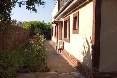 Vand imobil compus din casa de locuit cu anexe gospodare?ti ?i teren aferent, situat in ora? Faurei - 8