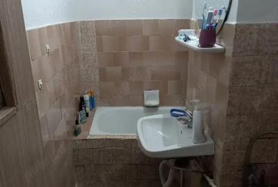 Garsonieră semidecomandată în Broșteni - 1