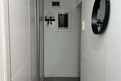 Apartament cu 4 camere semidecomandat în Florești