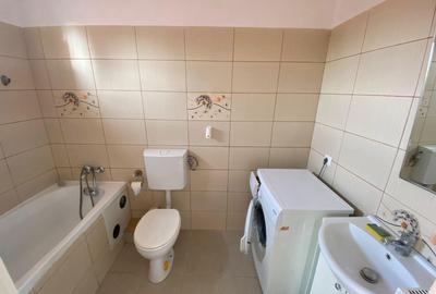 Apartament cu 3 camere decomandat în Girocului