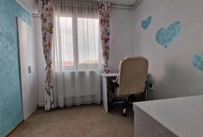 Apartament cu 3 camere decomandat, mobilat în Fetești-Gară - 2