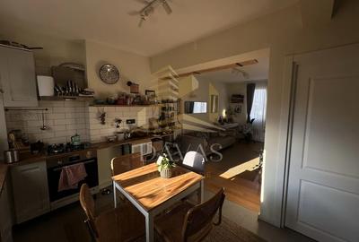 Apartament cu 2 camere semidecomandat, mobilat în Central