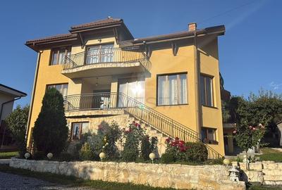 Casa individuala 294 mp utili cu teren in proprietate de 831 mp!