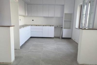 Casa finisata, teren 2500mp, Marginea - 12