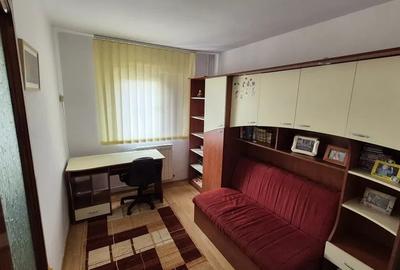 Apartament cu 3 camere, etaj 1/4, zona Baza 3 - 2
