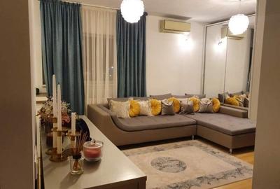 Apartament cu 2 camere decomandat în Titan