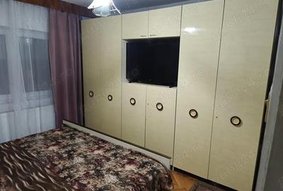 Apartament cu 3 camere semidecomandat, mobilat în Girocului