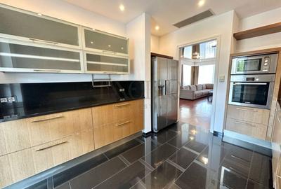 Apartament cu 3 camere decomandat, mobilat în Capitale - 9