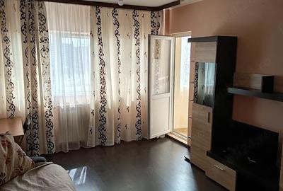 Apartament cu 3 camere semidecomandat în Pantelimon
