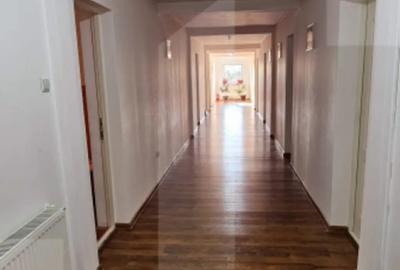 Casă cu 16 camere cu Teren 1663 Mp în Bicfalău - 1