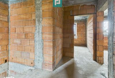 Casă cu 4 camere cu Teren 1726 Mp în Giroc