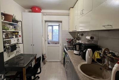 Apartament cu 3 camere semidecomandat în Calea București - 2