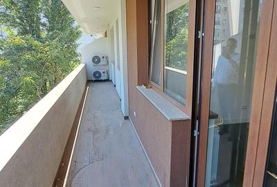 Apartament cu 3 camere semidecomandat, mobilat în 13 Septembrie - 23