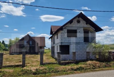 Casa noua, semifinisata, 56 ari teren, zona de exterior Est - 1