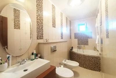 Apartament cu 3 camere decomandat în Central - 1