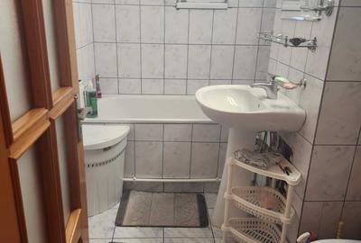 Apartament cu 3 camere decomandat în Buzaului