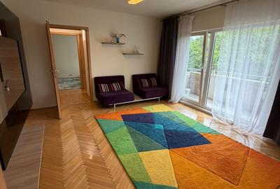 Apartament cu 3 camere semidecomandat în Complex Studențesc