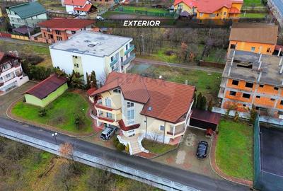 Casă cu 10 camere cu Teren 1400 Mp în Independenței - 1