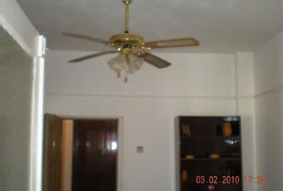 Inchiriez garsoniera etaj1 zona Armeneasca - 3