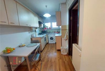 Apartament cu 2 camere decomandat în Cornișa - 1