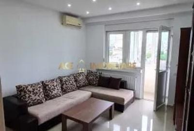 Garsonieră decomandată, mobilată în Universitate