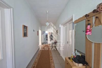 Casă cu 4 camere cu Teren 693 Mp în Central - 3