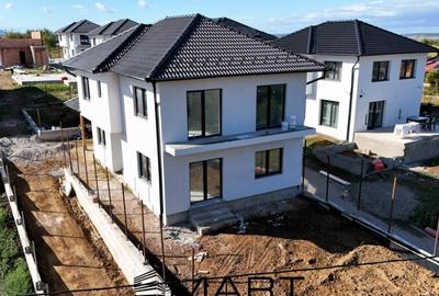 Casă cu 4 camere cu Canalizare în Poplaca - 1