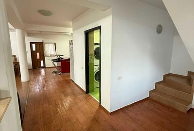 Casă cu 4 camere în Domnești