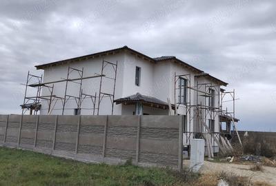 Casă cu 4 camere cu Teren 312 Mp în Central - 2