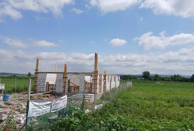 Casă cu 3 camere cu Teren 403 Mp în Roman - 1
