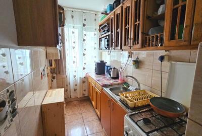 Apartament 3 camere, etaj 3/4, CT, geam baie, Alexandru - Piata Voievozilor - 2