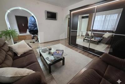 Casă cu Teren 2700 Mp în Central - 1