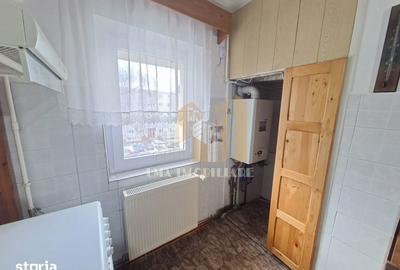 Apartament cu 3 camere decomandat, mobilat în Tractorul - 8