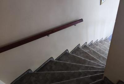 Vilă 5 camere, P+1+M curte proprie - 4