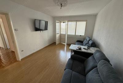 Apartament cu 3 camere decomandat în Casa de Cultură