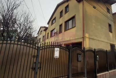 Casă cu 7 camere cu Teren 280 Mp în Rahova