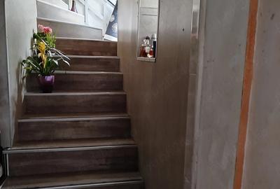 Casă cu 3 camere cu Teren 1300 Mp în Central - 1