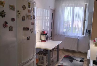 Apartament cu 4 camere decomandat în Central