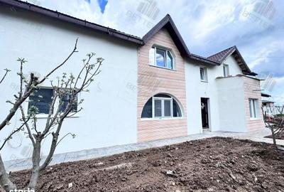 Casă cu 4 camere în Berceni
