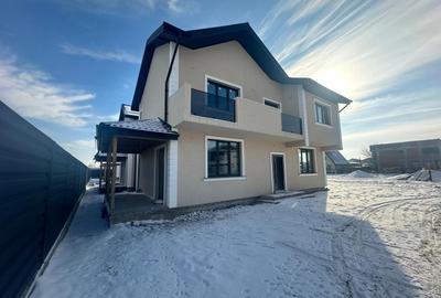 Casă individuală cu 5 camere cu Canalizare în Central - 3