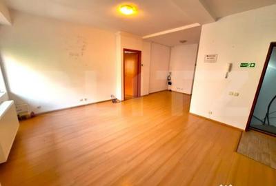 Spațiu comercial, de 92 mp, în P-ța Rosetti - 13