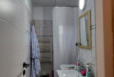Apartament cu 2 camere decomandat în Nicolina