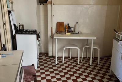 Apartament cu 5 camere decomandat în P-ța Universității - 15