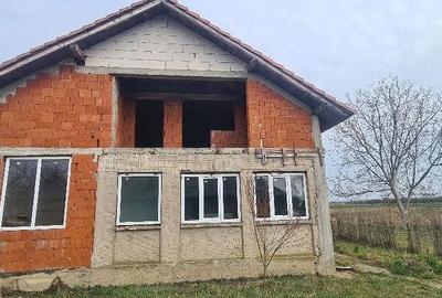 Casă cu 2 camere cu Teren 250 Mp în Central - 1