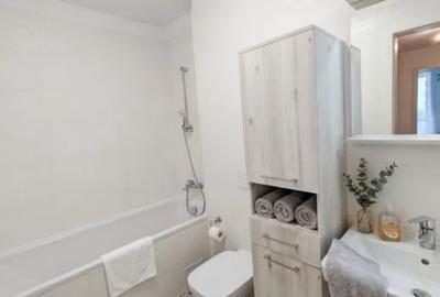 Apartament cu 2 camere decomandat în Tractorul