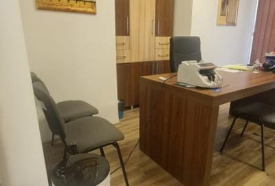 Spațiu comercial, de 133 mp, în Central - 4